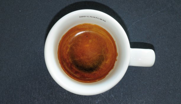 Crema abierta de color oscuro y poca duración