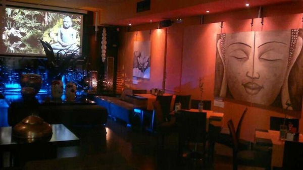 Vocación multicultural y ambiente camaleónico para disfrutar un café singular en Elda