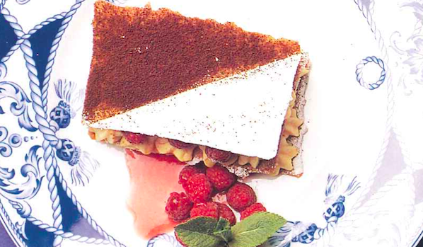 Galletas de naranja con crema de queso, café y grosella