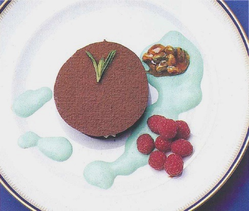 Mil hojas de chocolate con crema de pistacho y café