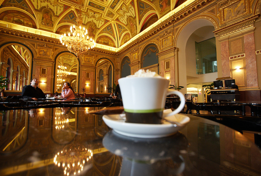 Book Café, una cafetería con estilo Art Nouveau en Budapest