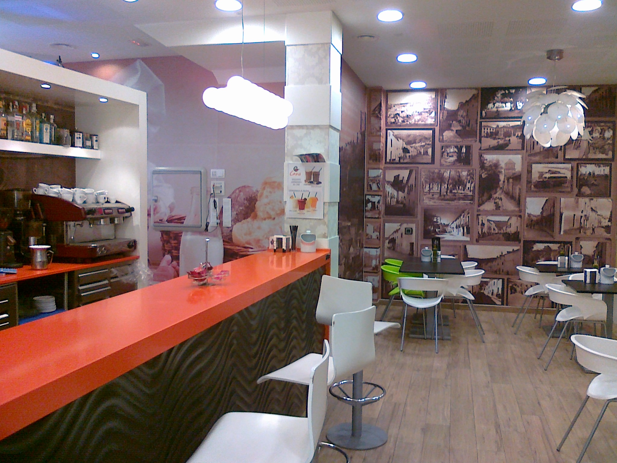 Cafetería Cano, tartas y bollería de selección en Huelma (Jaén)