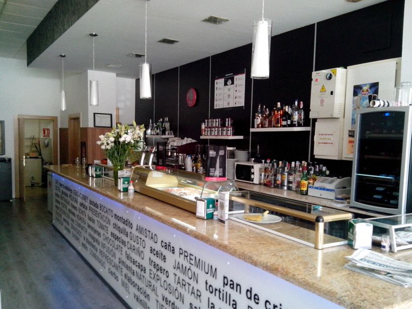 El bar idóneo para degustar pinchos, un espresso BOU Café y gin-tonics premium