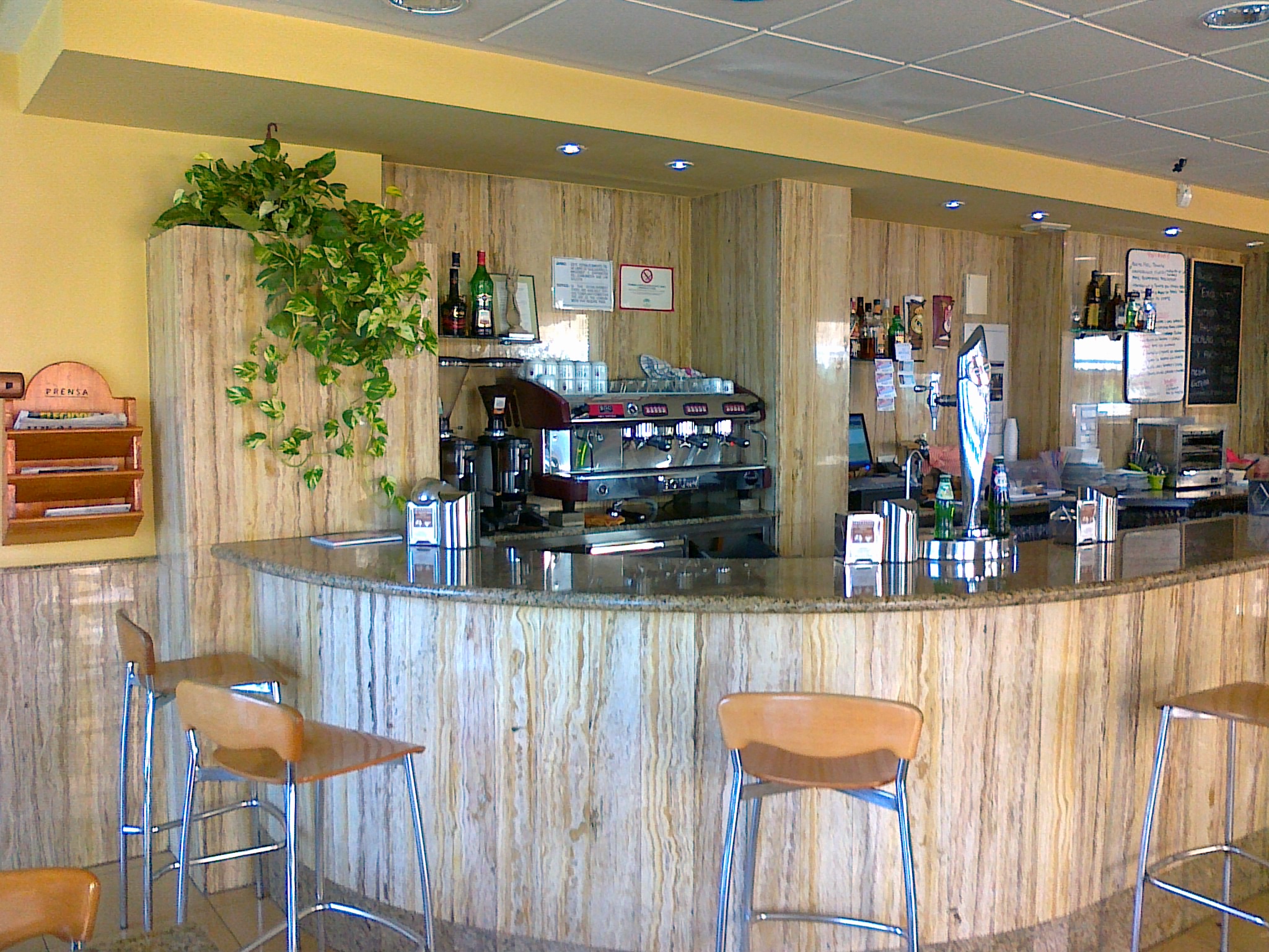 Artesanos de Granada – Amplia gama de combinados de café BOU para desayunar y merendar