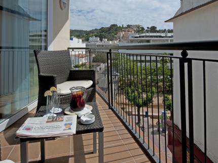 Hotel Delfin – Ubicación privilegiada en el centro de Tossa de Mar (Girona)