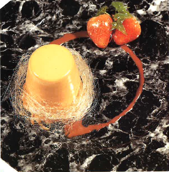 Biscuit de café con salsa de chocolate