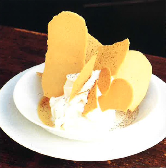 Sorbete de café blanco con sus galletas