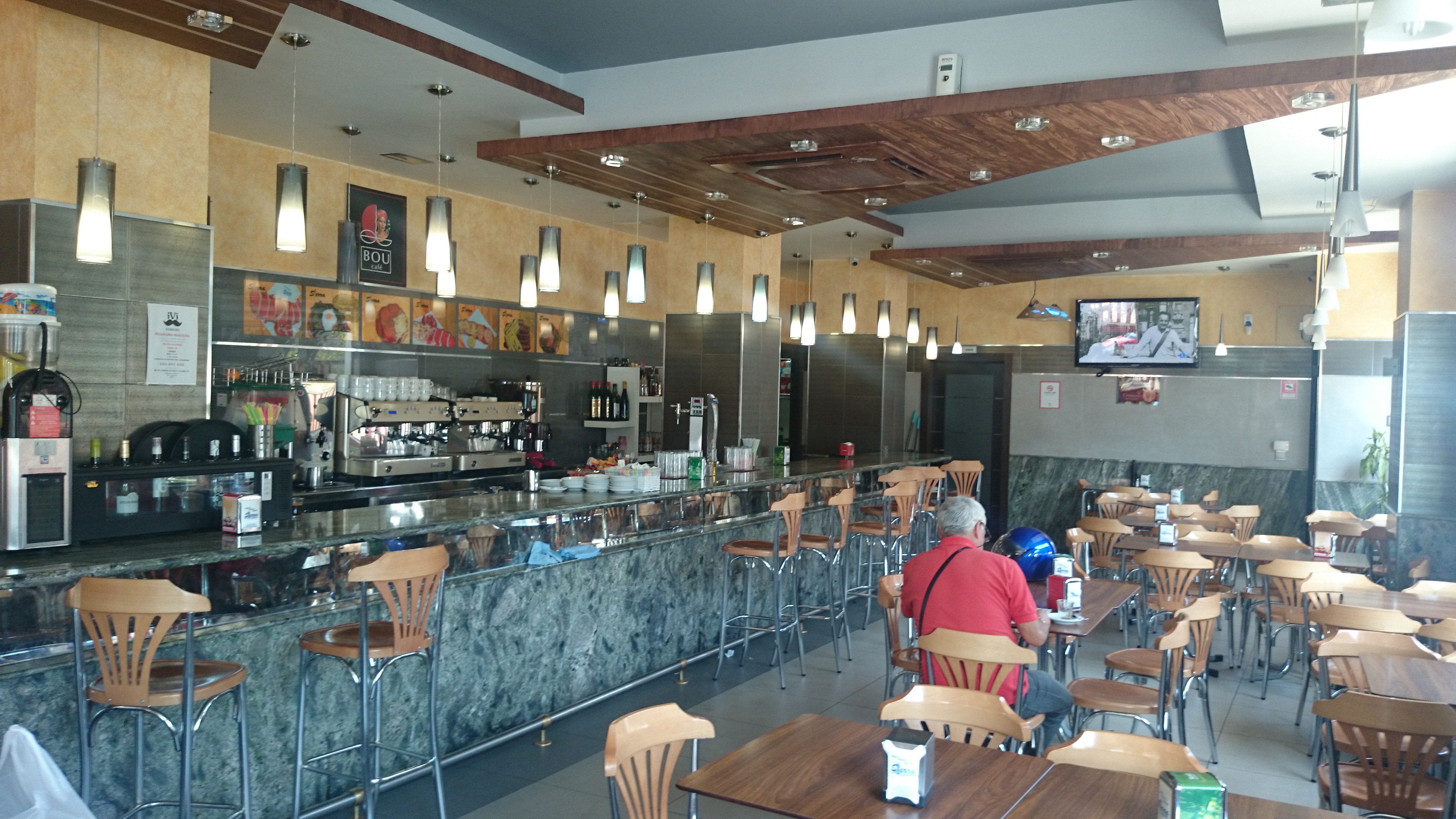 Sierra II, con más de 120 años de tradición panadera-pastelera es el local de referencia en Guadix