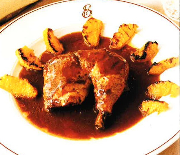 Pollo asado al café con gajitos de naranja escarchada