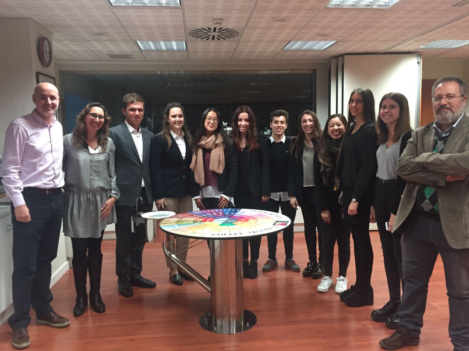 Visita estudiantes de la Facultad de Turismo y Dirección Hotelera a BOU Café